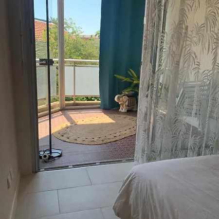 Direct Access 2 Bdr Sleeps 5 *